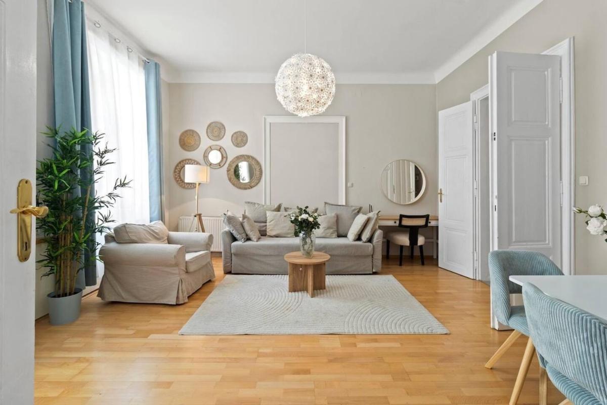 Apartment Neben Augarten I 5 Min To Metro I 10 Min To *